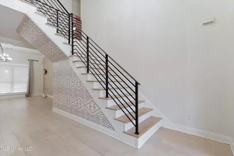 Entry Way - 4290 Spring Valley Dr, Olive Branch, MS 38654 photo 2 of 5