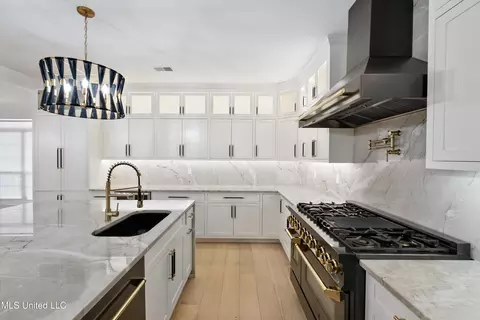 Kitchen - 4290 Spring Valley Dr, Olive Branch, MS 38654 photo 3 of 6