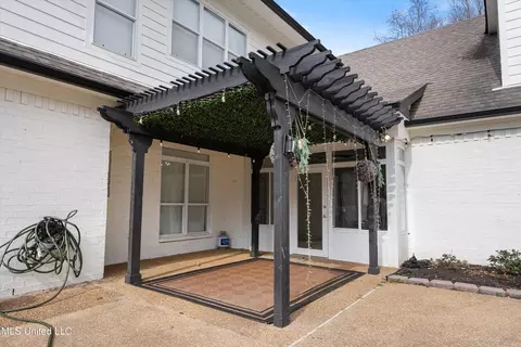 Exterior - 4290 Spring Valley Dr, Olive Branch, MS 38654 photo 8 of 9