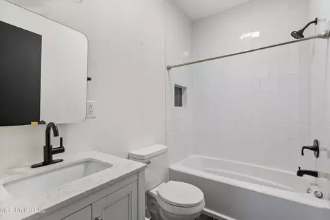Bath - 4290 Spring Valley Dr, Olive Branch, MS 38654 photo 9 of 9