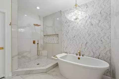 Bath - 4290 Spring Valley Dr, Olive Branch, MS 38654 photo 5 of 9