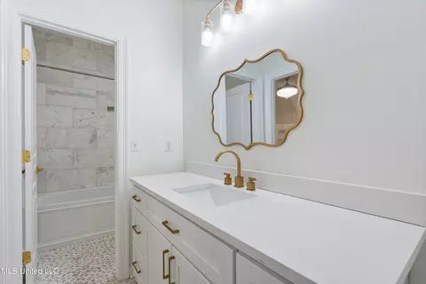 Bath - 4290 Spring Valley Dr, Olive Branch, MS 38654 photo 7 of 9