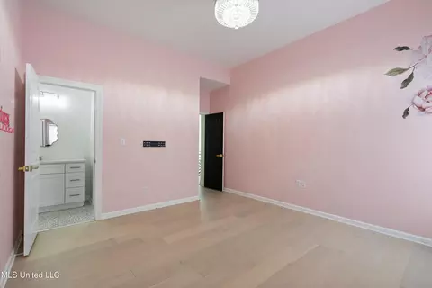 Bedroom - 4290 Spring Valley Dr, Olive Branch, MS 38654 photo 3 of 9