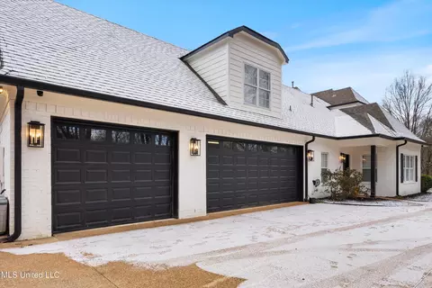 Exterior - 4290 Spring Valley Dr, Olive Branch, MS 38654 photo 4 of 9