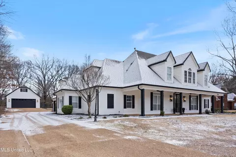 Exterior - 4290 Spring Valley Dr, Olive Branch, MS 38654 photo 2 of 9