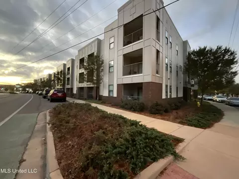 290 Russell St #211, Starkville, MS 39759