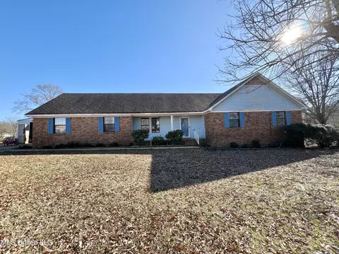 176 Pamela Dr, Senatobia, MS 38668