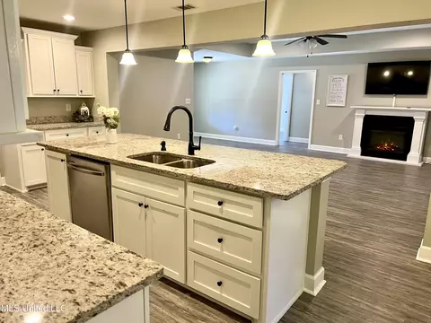 22011 Northview Dr, Moss Point, MS 39562 photo 9