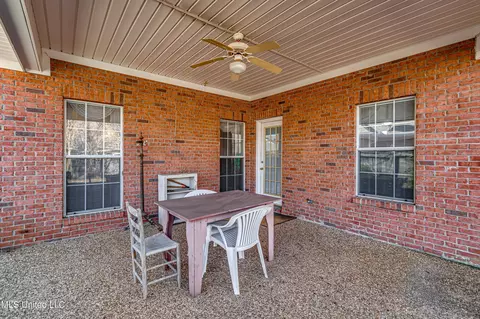 Exterior - 20 Spring Lake Cir, Pearl, MS 39208 photo 2 of 5