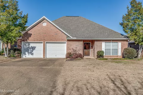 20 Spring Lake Cir, Pearl, MS 39208