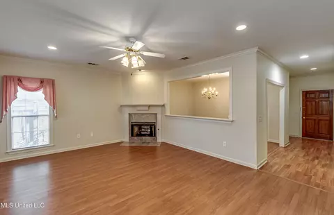 Living - 20 Spring Lake Cir, Pearl, MS 39208 photo 1 of 1