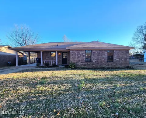 5711 Dover Dr, Horn Lake, MS 38637