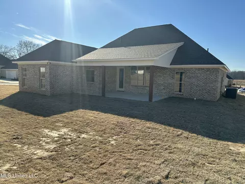 Exterior - 300 Chapel Crest Cv, Madison, MS 39110 photo 2 of 2