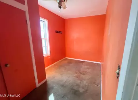 Bedroom - 226 Water St, Grenada, MS 38901 photo 1 of 1