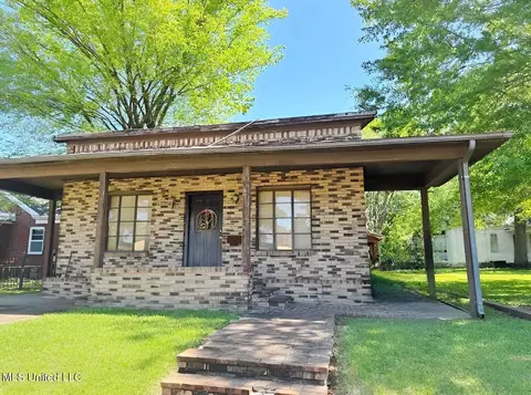 226 Water St, Grenada, MS 38901