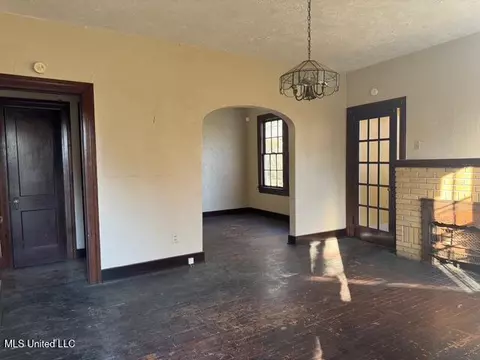 Living - 1836 First Ave, Jackson, MS 39209 photo 1 of 4