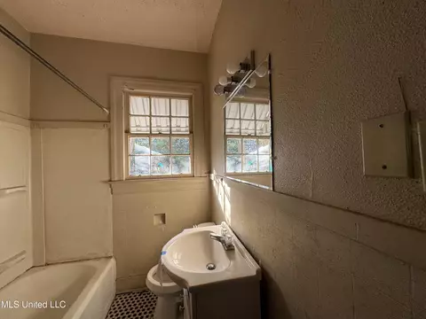 Bath - 1836 First Ave, Jackson, MS 39209 photo 2 of 2