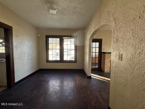 Living - 1836 First Ave, Jackson, MS 39209 photo 2 of 4