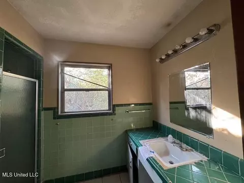 Bath - 1836 First Ave, Jackson, MS 39209 photo 1 of 2