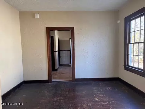 Living - 1836 First Ave, Jackson, MS 39209 photo 3 of 4