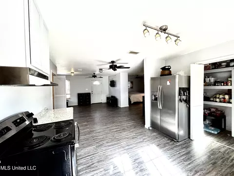 Kitchen - 115 Pearson Ln, Lucedale, MS 39452 photo 2 of 2