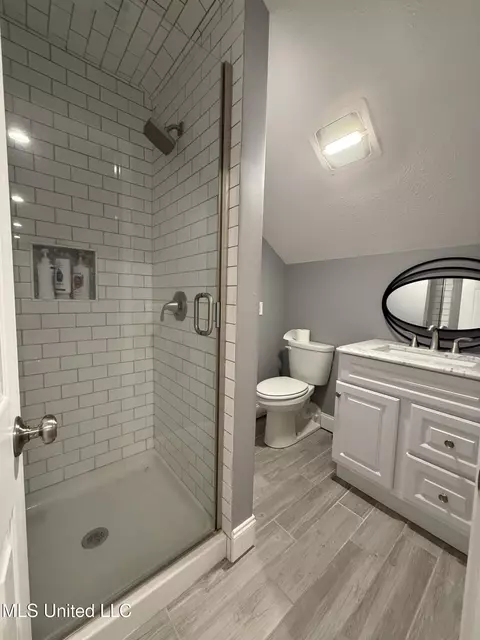 Bath - 415 Wimbledon Dr, Brandon, MS 39047 photo 2 of 2