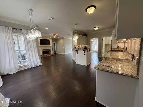 Living - 415 Wimbledon Dr, Brandon, MS 39047 photo 2 of 2