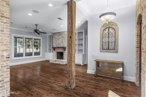 Living - 121 Burne Run, Madison, MS 39110 photo 1 of 5