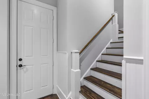 Entry Way - 121 Burne Run, Madison, MS 39110 photo 8 of 8