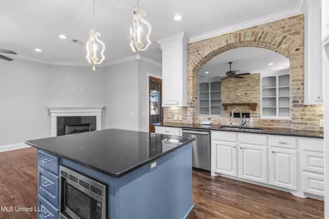 Kitchen - 121 Burne Run, Madison, MS 39110 photo 7 of 8