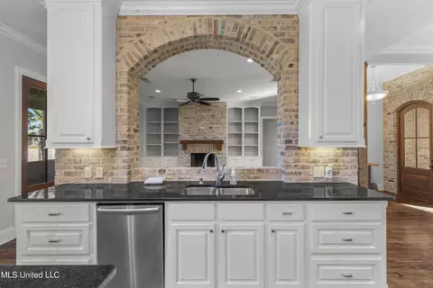Kitchen - 121 Burne Run, Madison, MS 39110 photo 2 of 8