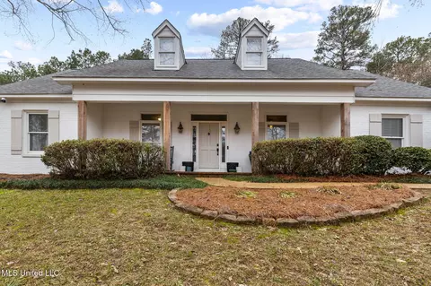 551 Cliffview Dr, Brandon, MS 39047