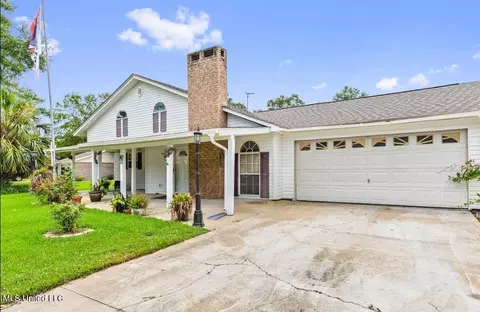 1613 Aubin Blvd, Gautier, MS 39553