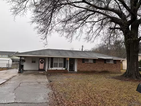 1520 Park Lane Dr, Greenville, MS 38703