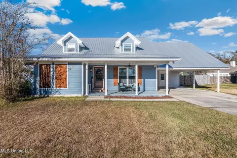 221 Arcola Cv, Bay Saint Louis, MS 39520