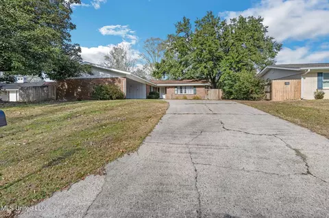 1315 Evangeline Dr, Picayune, MS 39466