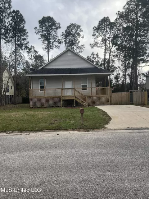 802 Deer Trail Ln, Pass Christian, MS 39571