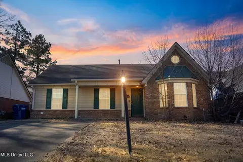 7069 Tudor Ln, Horn Lake, MS 38637