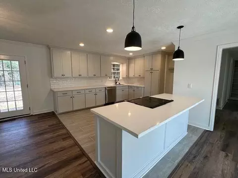 Kitchen - 1816 Parkridge Dr, Jackson, MS 39211 photo 1 of 4