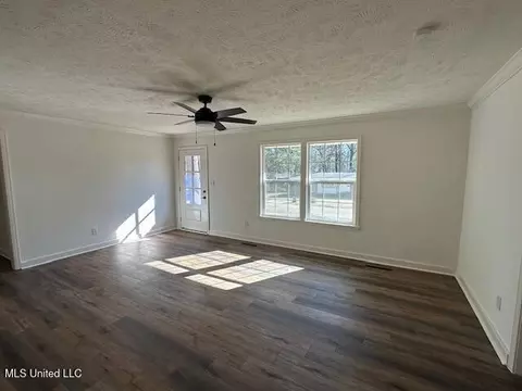 Living - 1816 Parkridge Dr, Jackson, MS 39211 photo 1 of 3