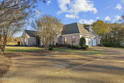 Exterior - 215 Sunset Cir, Madison, MS 39110 photo 2 of 16