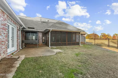 Exterior - 215 Sunset Cir, Madison, MS 39110 photo 9 of 16