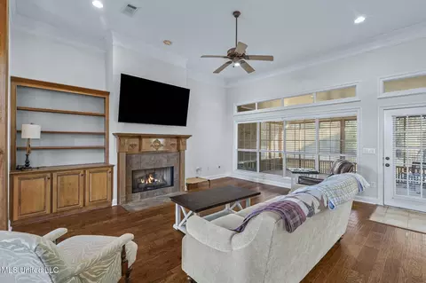Living - 215 Sunset Cir, Madison, MS 39110 photo 1 of 1