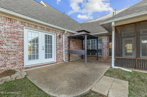 Exterior - 215 Sunset Cir, Madison, MS 39110 photo 8 of 16