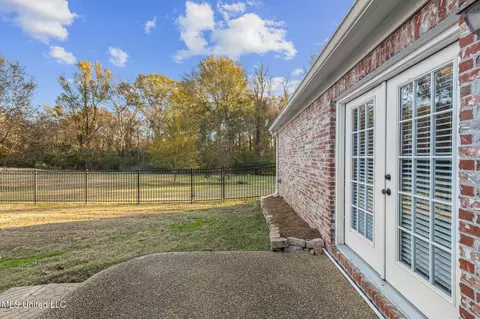 Exterior - 215 Sunset Cir, Madison, MS 39110 photo 7 of 16