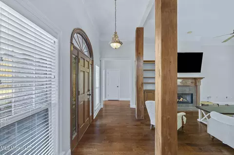 Entry Way - 215 Sunset Cir, Madison, MS 39110 photo 2 of 8