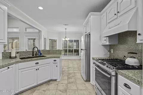 Kitchen - 215 Sunset Cir, Madison, MS 39110 photo 3 of 3