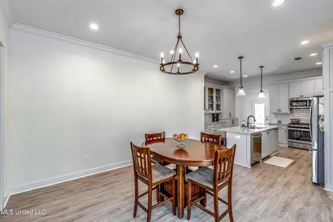 Dining - 850 Long Leaf Cir, Brandon, MS 39042 photo 3 of 5
