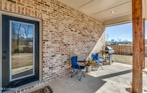 Exterior - 850 Long Leaf Cir, Brandon, MS 39042 photo 7 of 11