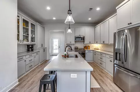 Kitchen - 850 Long Leaf Cir, Brandon, MS 39042 photo 1 of 7